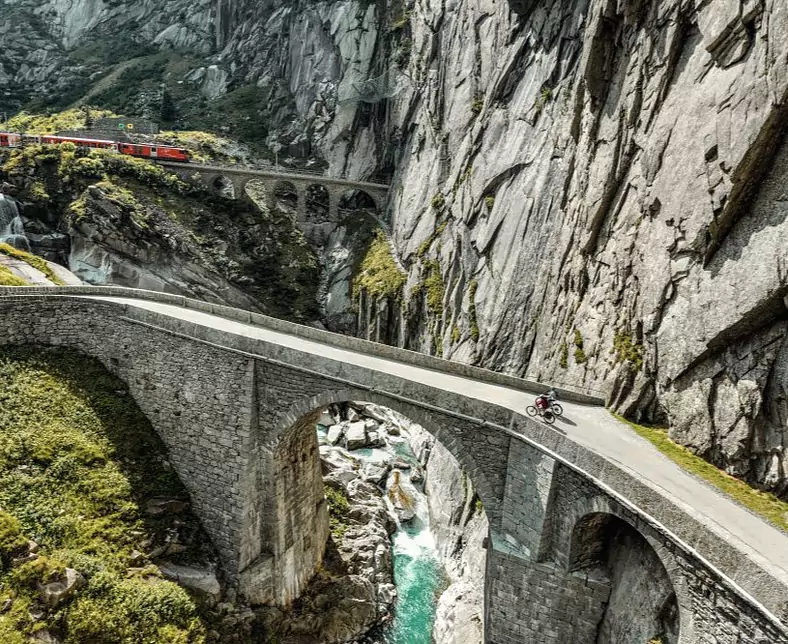 ST_3x2_Andermatt-Devils-Bridge_75292.jpg