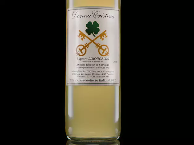 Donna Cristina Liquore Limoncello - Antiche Ricette di Famiglia