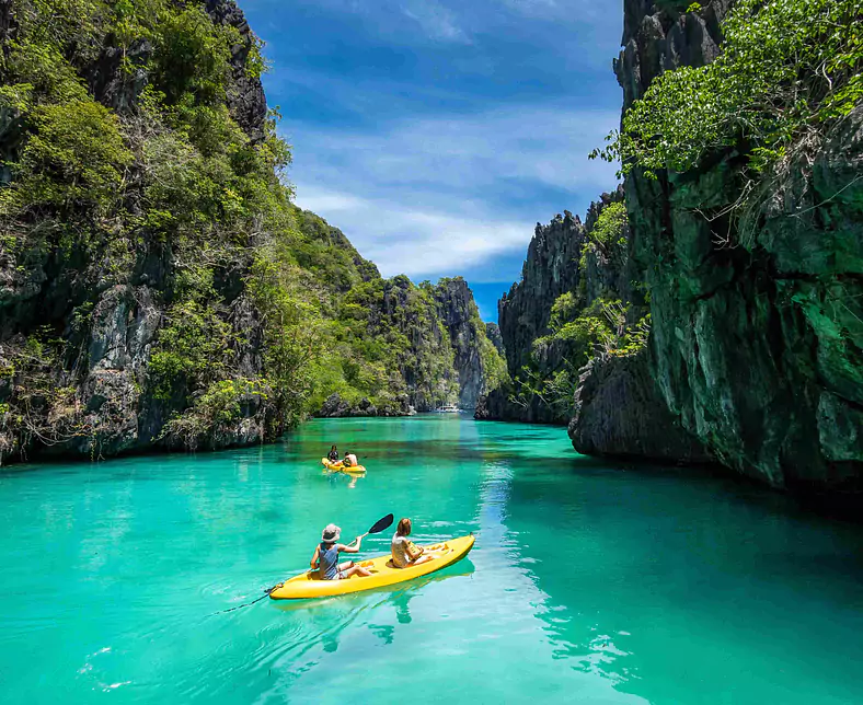 Palawan_El Nido_Kajak_shutterstock_1568716324_editors use only_low.jpg