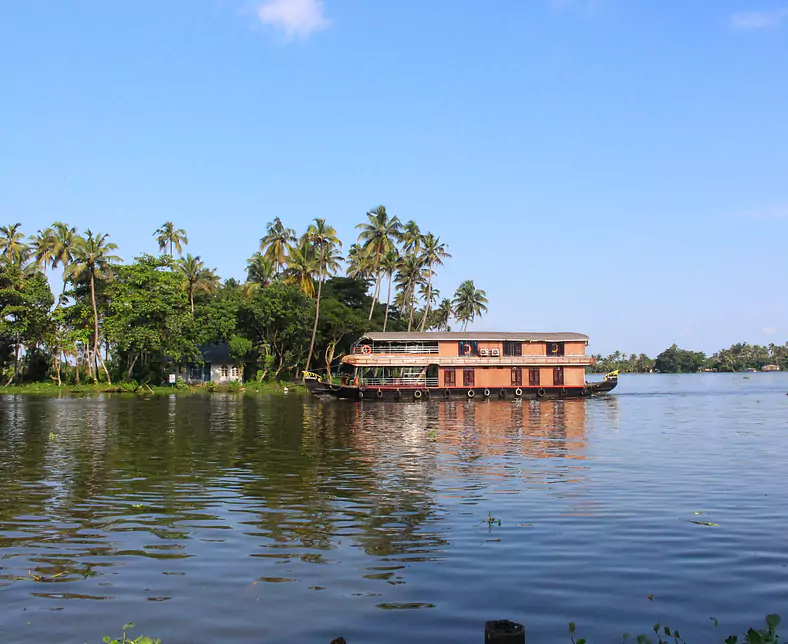 houseboat-2816925.jpg