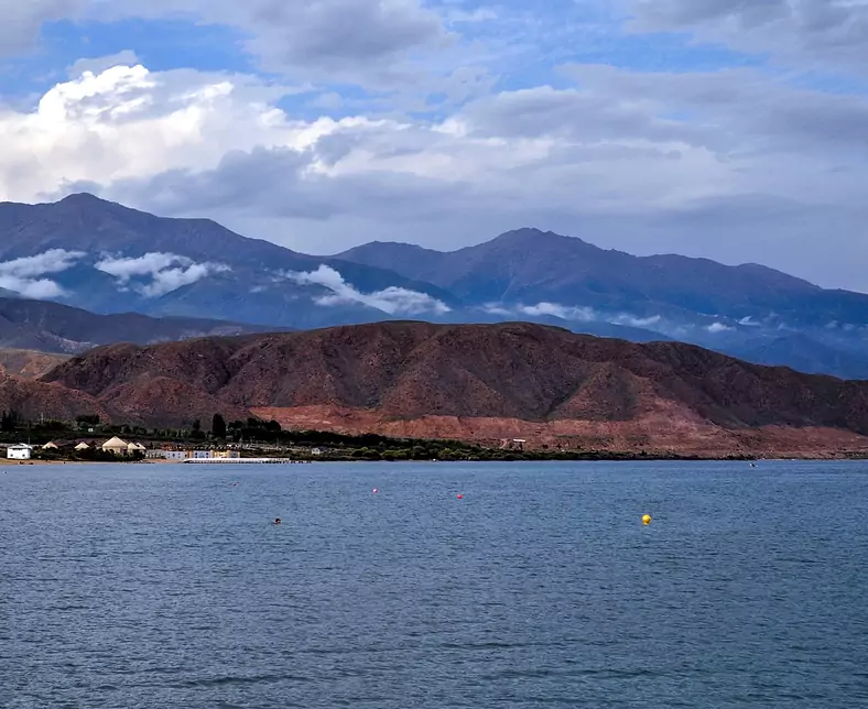 lake-7594097_1920.jpg