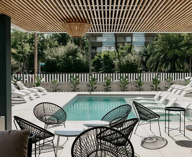 Spanien_Katalonien_CostaDaurada_InstantsBoutiqueHotel_Outdoorpool_travel-zone_gftravel.com.jpg