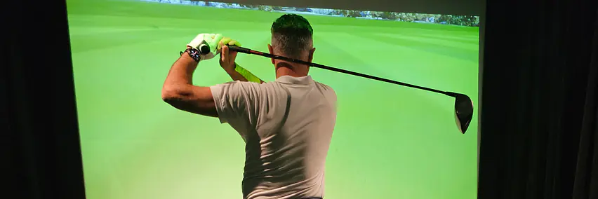 Effective golf training in winter with simulators 