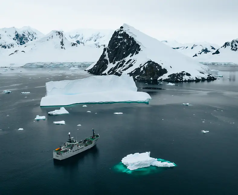 240131-OAD2-MvdG-Drone shot Allankay throught ice-DJI_0891.jpg