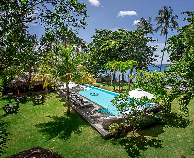 Poolside11.jpg