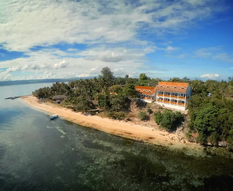 Pura Vida Cabilao - Aerial (12) klein.jpg