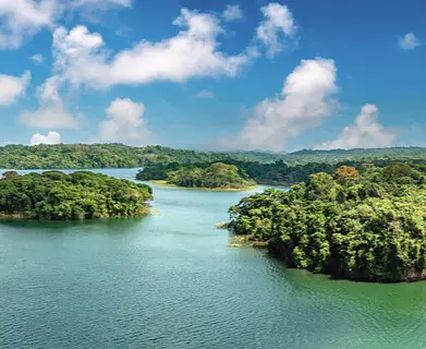 PanamaCanal_Cunard_GettyImages-2201334048.jpg