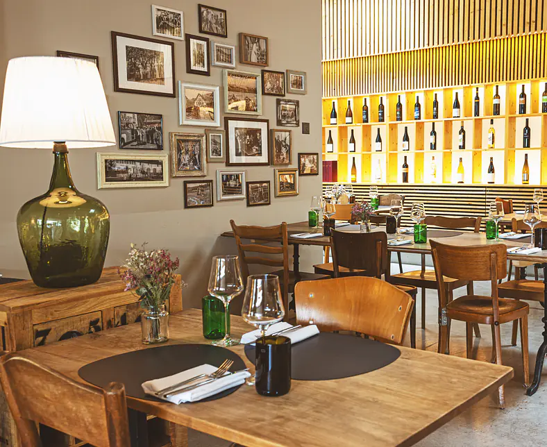 restaurant-weinwand.jpg