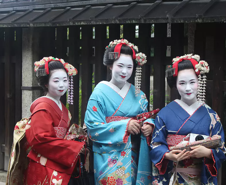 geisha-949978.jpg